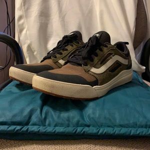 Vans ultra range sneakers